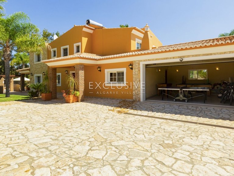 Villa for Sale in Carvoeiro, Algarve 26
