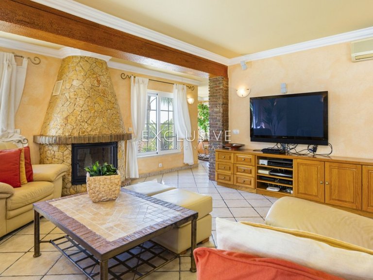 Villa for Sale in Carvoeiro, Algarve 10