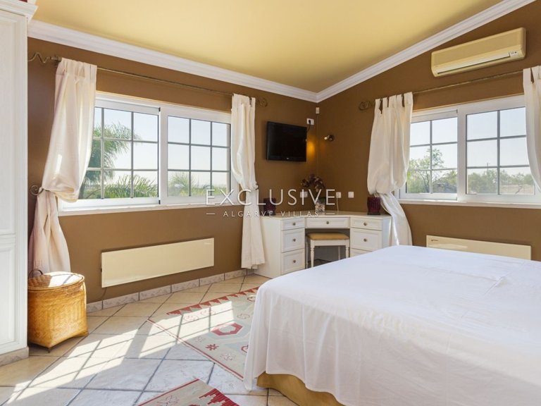 Villa for Sale in Carvoeiro, Algarve 16