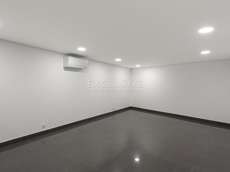 Villa for Sale in Lagos, Algarve 25