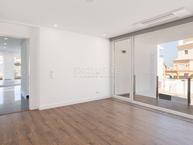 Villa for Sale in Lagos, Algarve 8