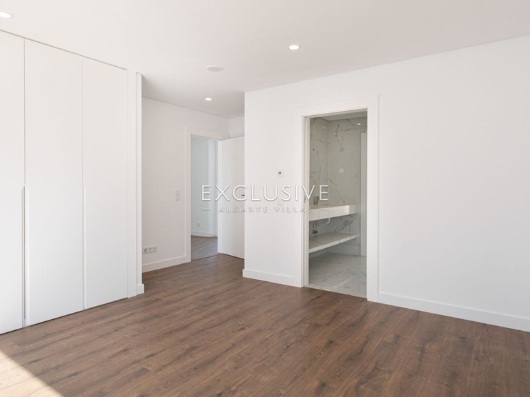 Villa for Sale in Lagos, Algarve 17