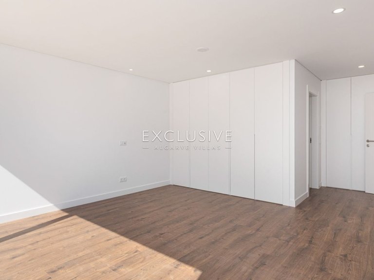 Villa for Sale in Lagos, Algarve 11