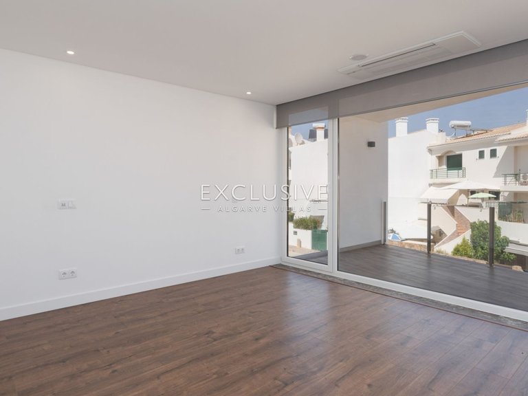 Villa for Sale in Lagos, Algarve 13