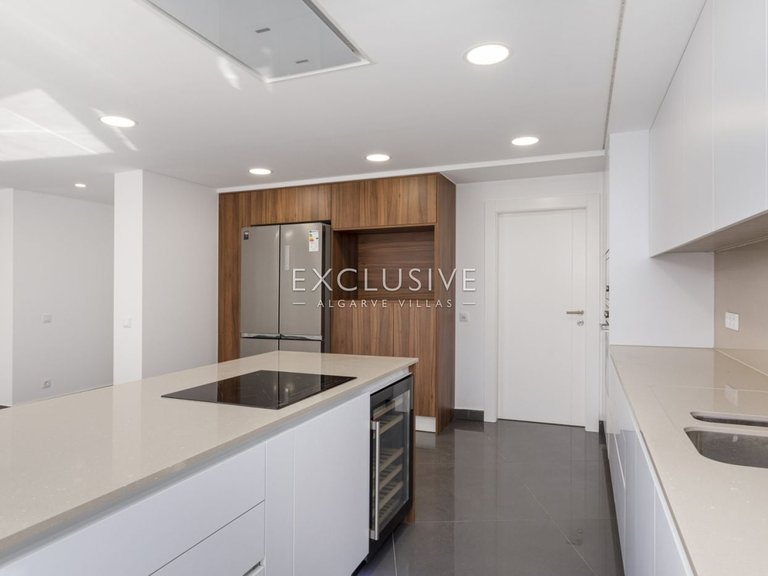 Villa for Sale in Lagos, Algarve 4