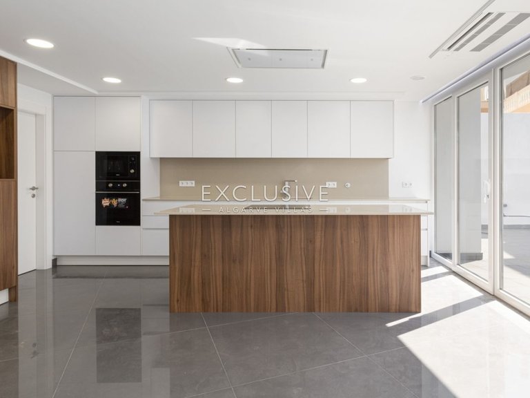 Villa for Sale in Lagos, Algarve 3