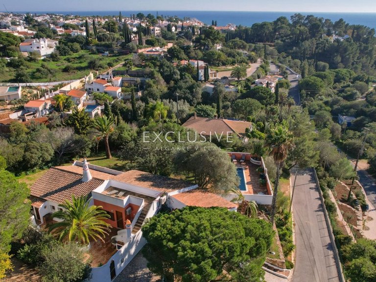 Villa for Sale in Carvoeiro, Algarve 1