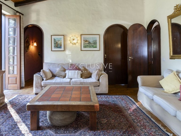 Villa for Sale in Carvoeiro, Algarve 8