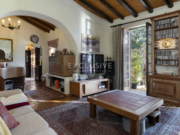 Villa for Sale in Carvoeiro, Algarve 4