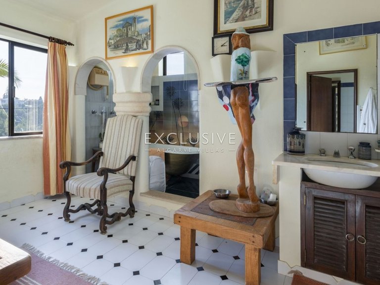 Villa for Sale in Carvoeiro, Algarve 21