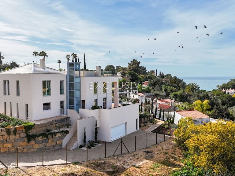 Villa for Sale in Carvoeiro, Algarve 2