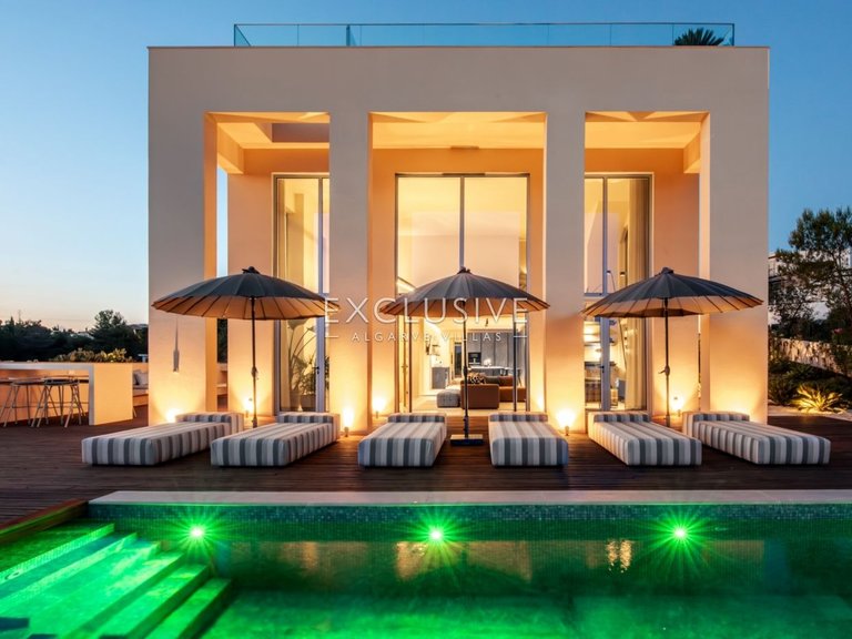 Villa for Sale in Carvoeiro, Algarve 1