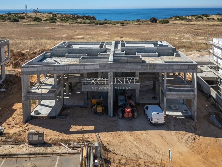 Villa for Sale in Lagos, Algarve 4