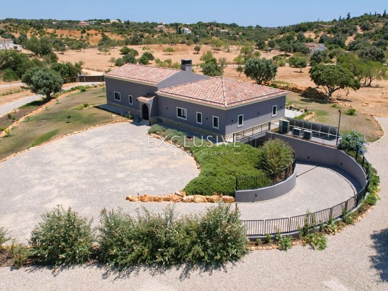 Villa for Sale in Carvoeiro, Algarve 2