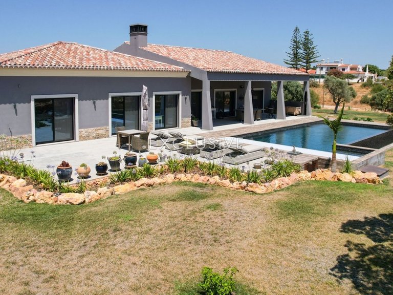 Villa for Sale in Carvoeiro, Algarve 31