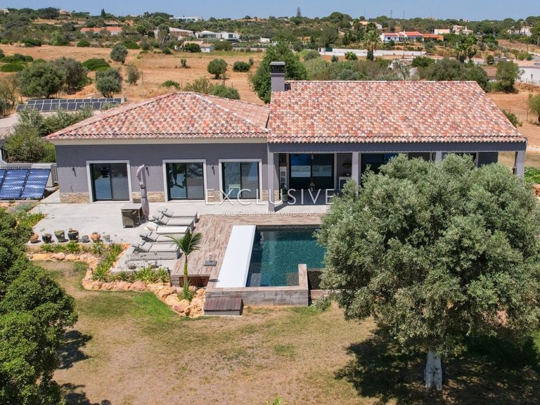 Villa for Sale in Carvoeiro, Algarve 3