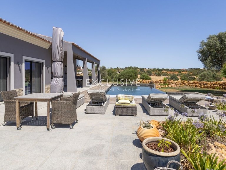 Villa for Sale in Carvoeiro, Algarve 4