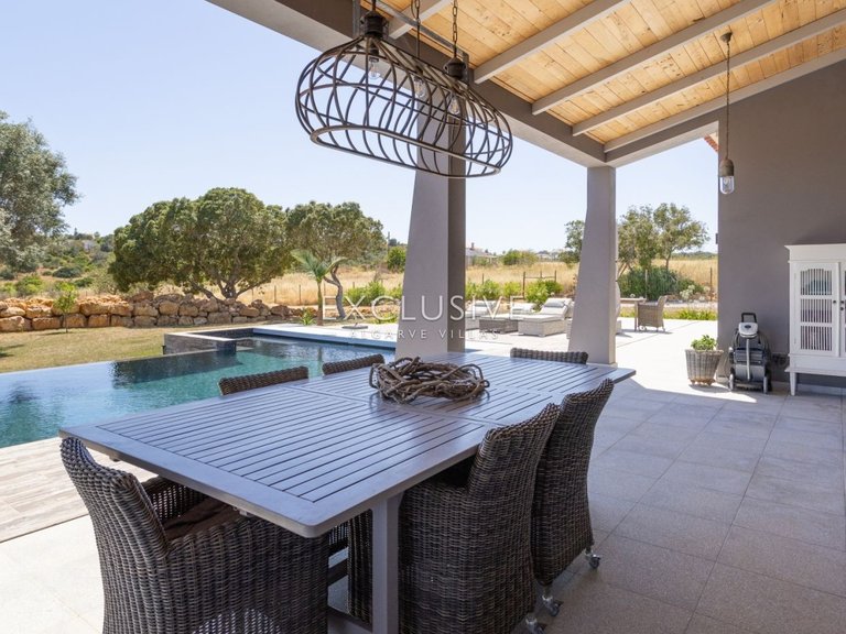 Villa for Sale in Carvoeiro, Algarve 11