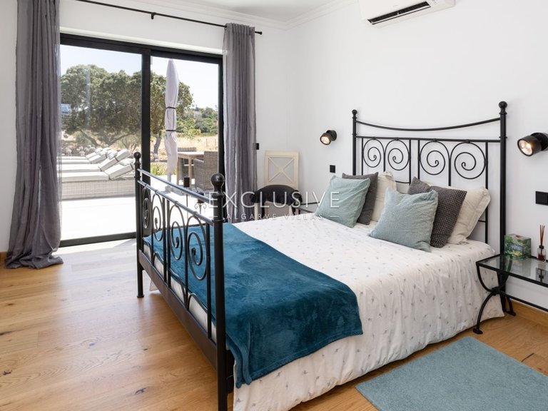 Villa for Sale in Carvoeiro, Algarve 13