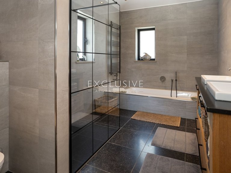 Villa for Sale in Carvoeiro, Algarve 14