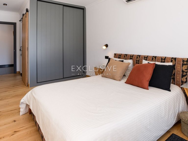 Villa for Sale in Carvoeiro, Algarve 15