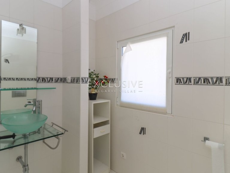 Villa for Sale in Meia Praia, Algarve 21