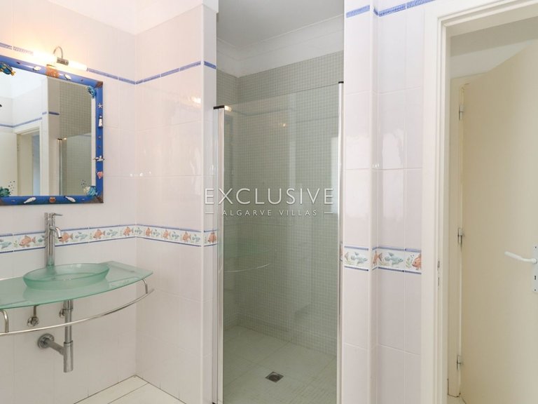 Villa for Sale in Meia Praia, Algarve 18