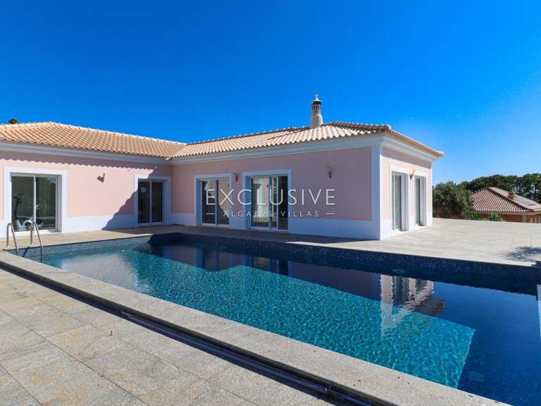 Villa for Sale in Meia Praia, Algarve 20