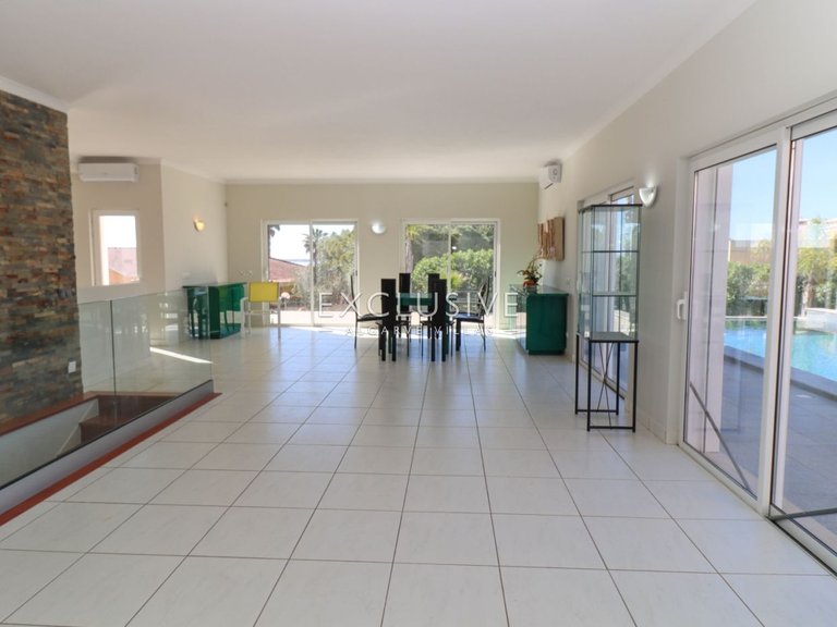 Villa for Sale in Meia Praia, Algarve 6