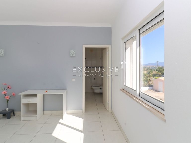Villa for Sale in Meia Praia, Algarve 17