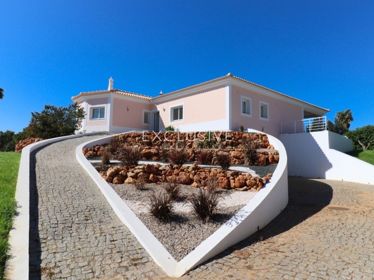 Villa for Sale in Meia Praia, Algarve 15