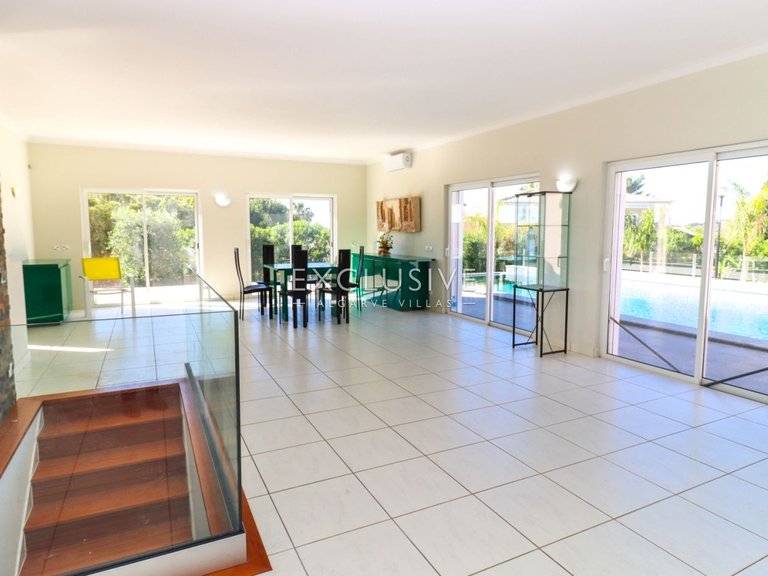 Villa for Sale in Meia Praia, Algarve 24