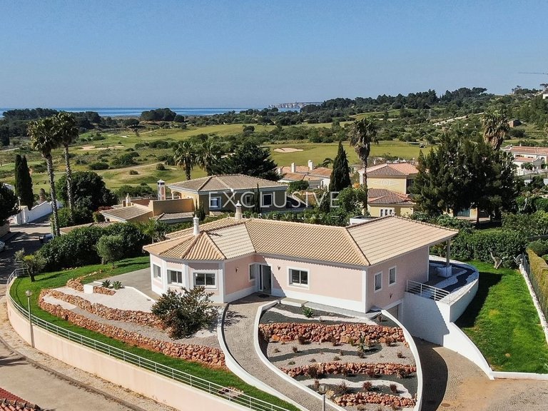 Villa for Sale in Meia Praia, Algarve 27