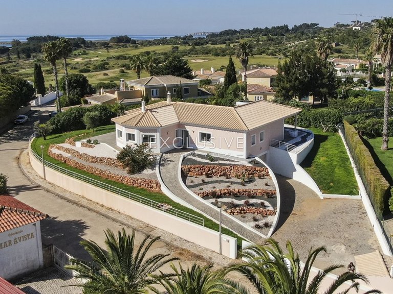 Villa for Sale in Meia Praia, Algarve 31
