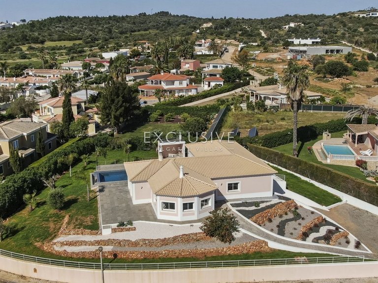 Villa for Sale in Meia Praia, Algarve 29