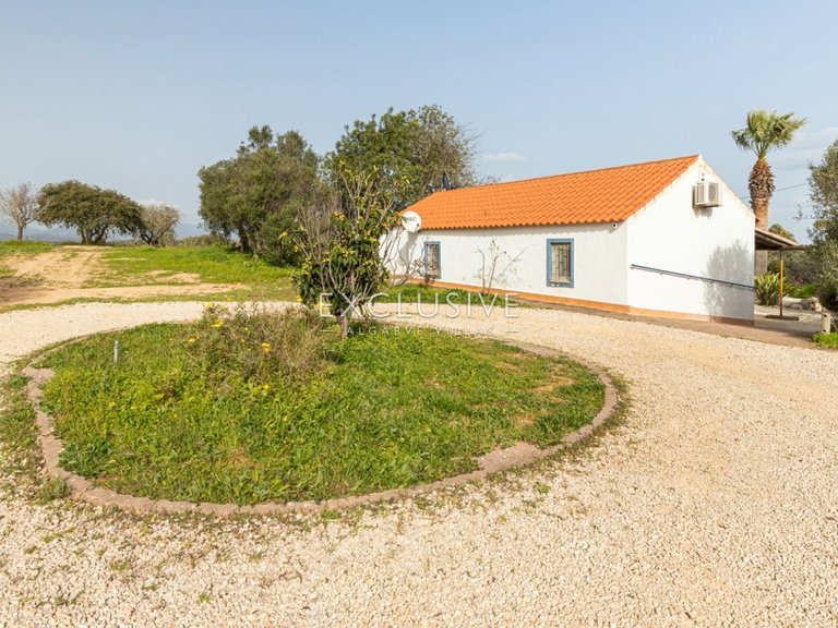 Villa for Sale in PortimÃo, Algarve 4