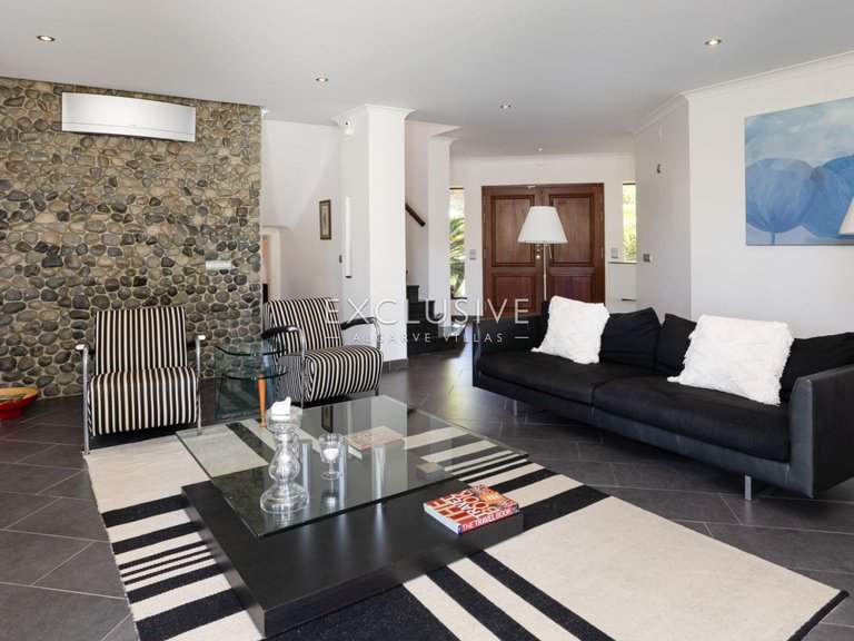 Villa for Sale in Vilamoura, Algarve 5