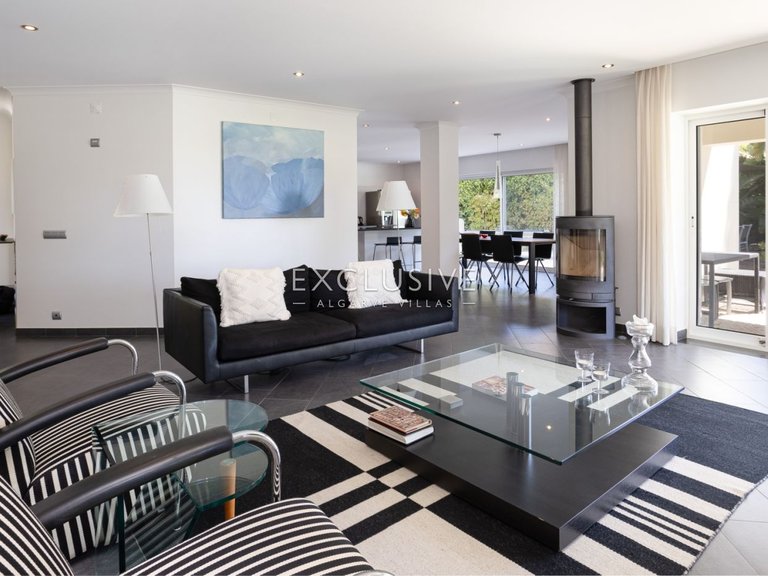 Villa for Sale in Vilamoura, Algarve 4
