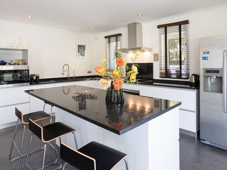 Villa for Sale in Vilamoura, Algarve 8