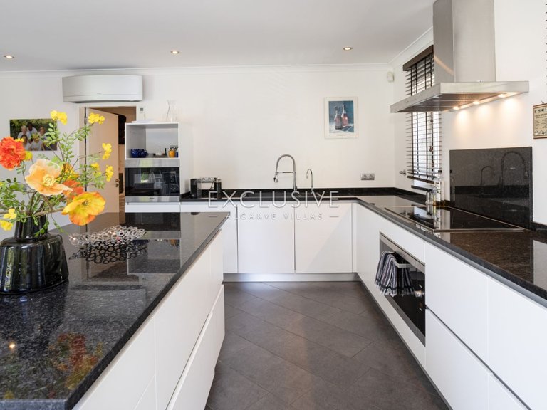 Villa for Sale in Vilamoura, Algarve 7