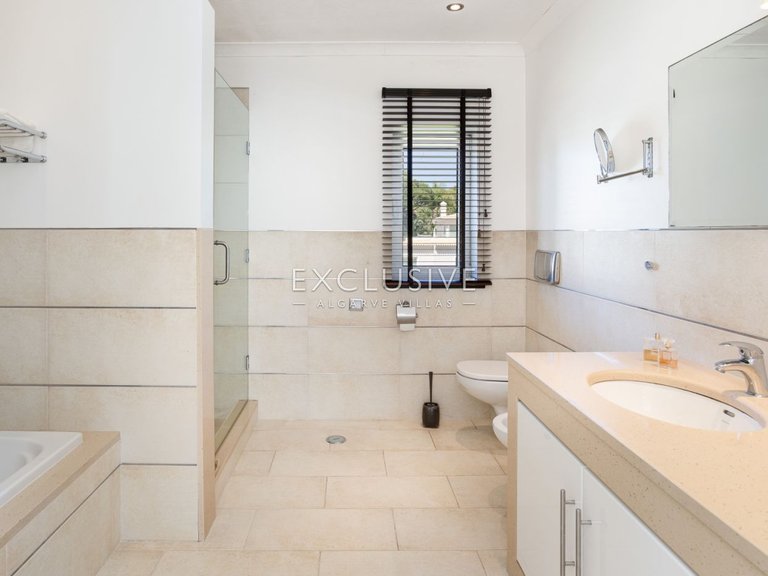 Villa for Sale in Vilamoura, Algarve 15