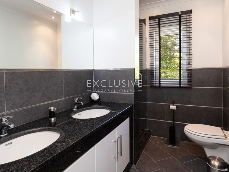Villa for Sale in Vilamoura, Algarve 11
