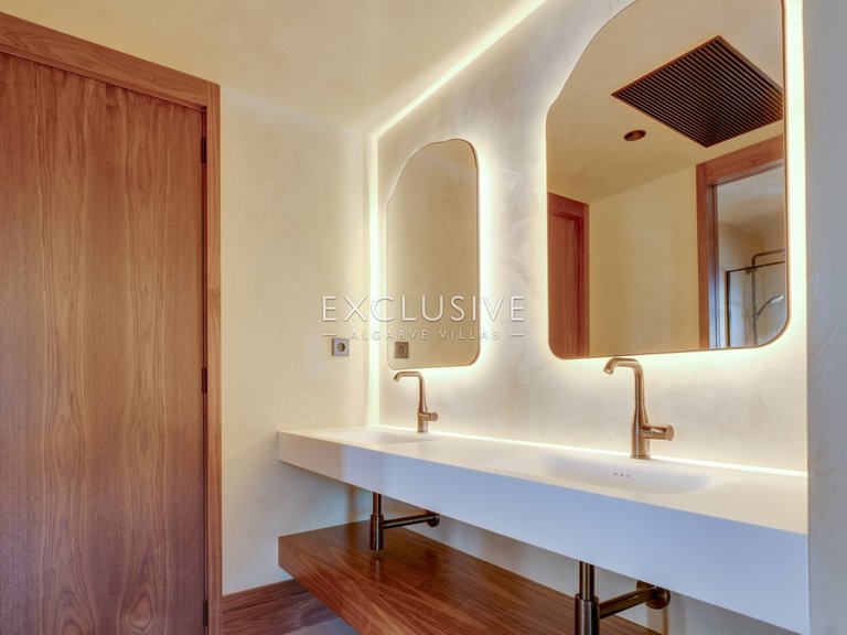 Villa for Sale in Gale, Algarve 13