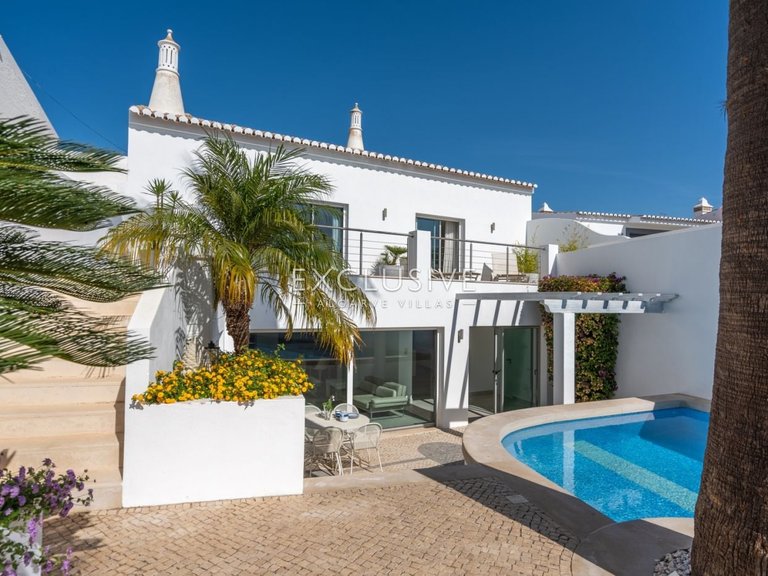 Villa for Sale in Praia Da Luz, Algarve 18