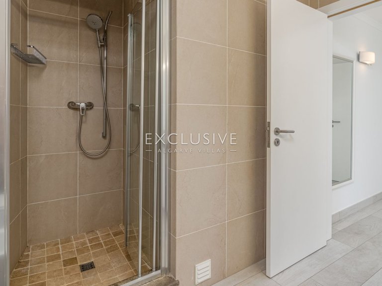 Villa for Sale in Praia Da Luz, Algarve 28