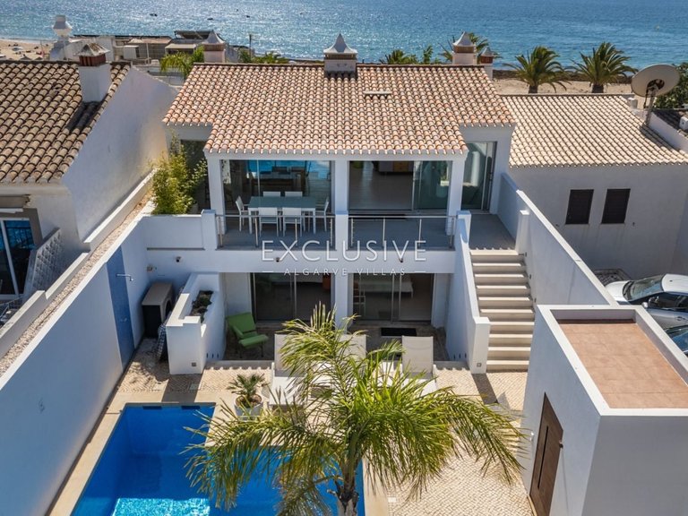 Villa for Sale in Praia Da Luz, Algarve 4