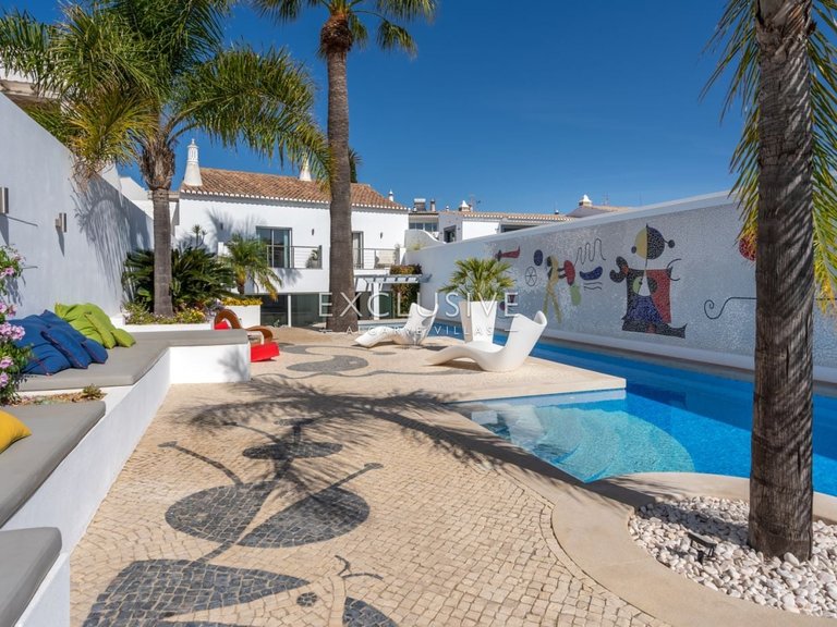 Villa for Sale in Praia Da Luz, Algarve 3