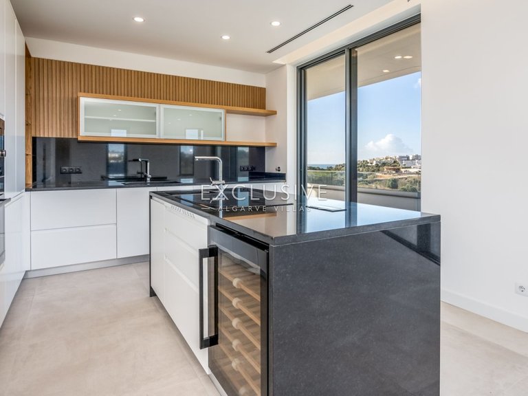 Villa for Sale in Lagos, Algarve 8