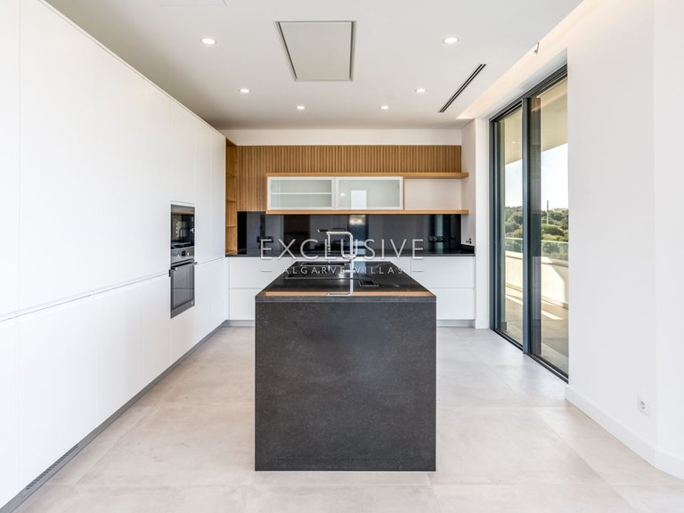 Villa for Sale in Lagos, Algarve 7