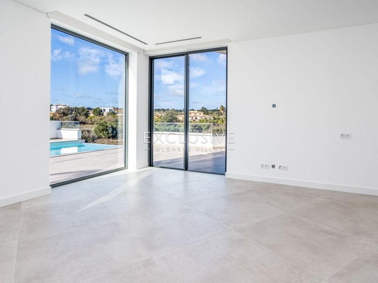Villa for Sale in Lagos, Algarve 13